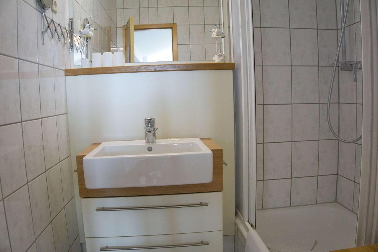 Fewo Mit Meerblick, Gratis Nutzung Vom Ahoi Erlebnisbad Und Sauna In Sellin - Haus Blick Zur See Fewo 11 Goehren  Exterior foto
